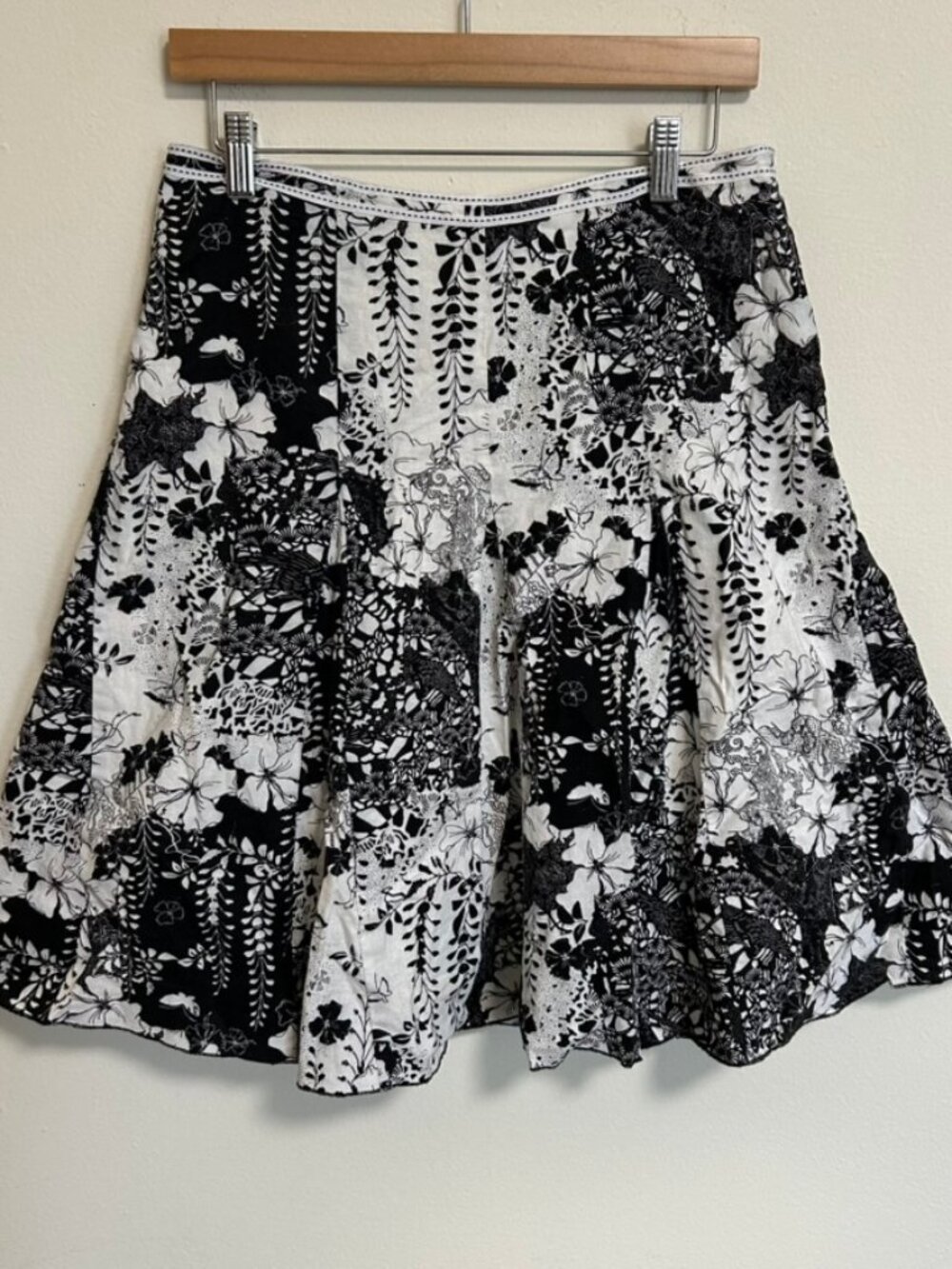 Lapis Black/White A Line Flare Skirt Sz M EUC Linen Cotton Blend Flower